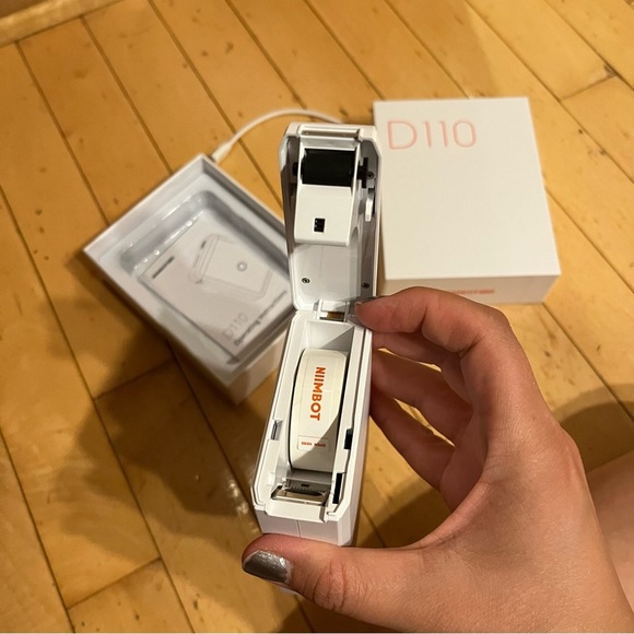 Label Maker Machine with Tape NIIMBOT Label Maker D110 Mini Portable Bluetooth - Picture 3 of 3